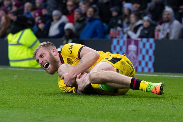 主力球员受 主力球员受